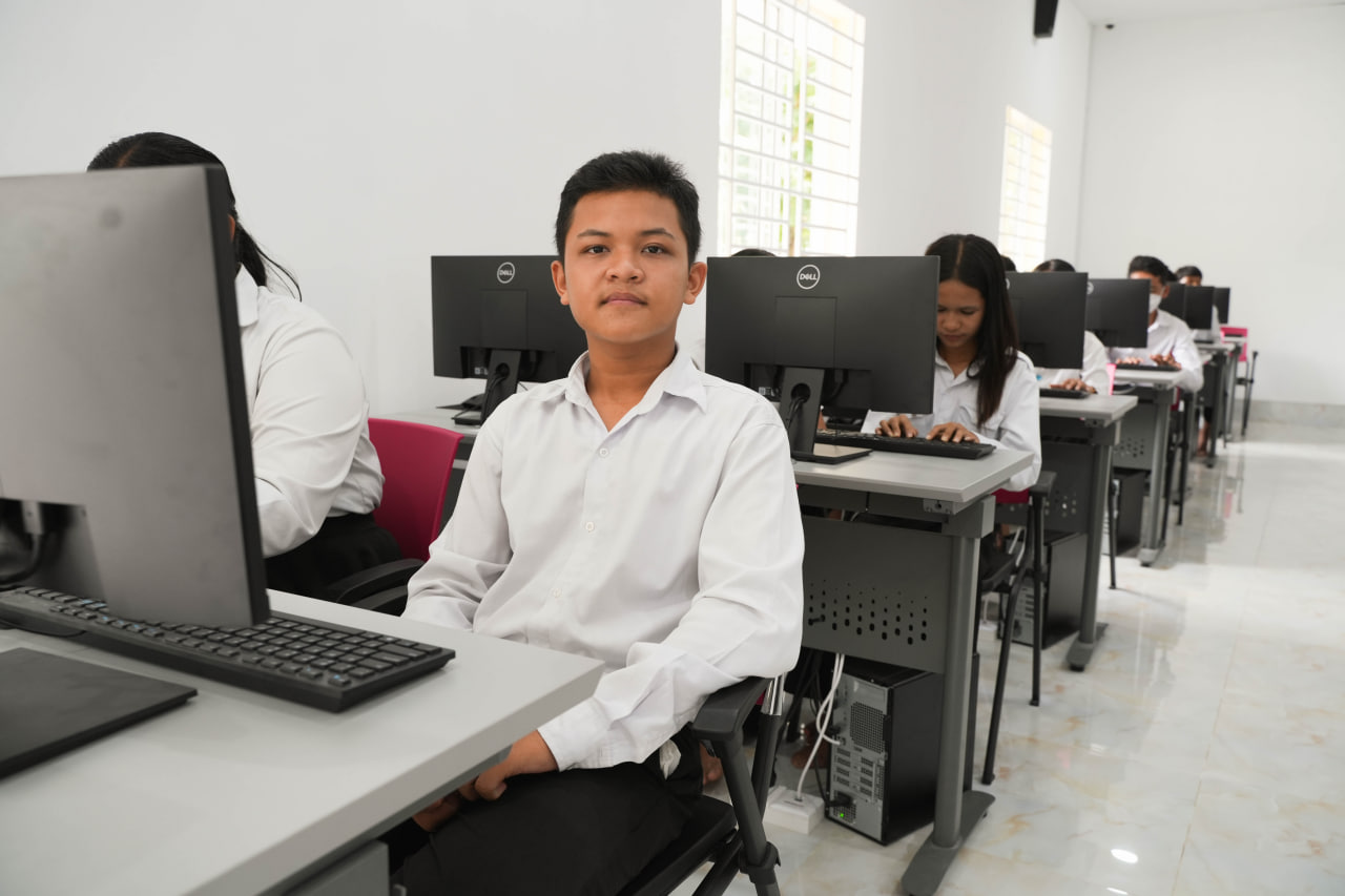 ការសាងសង់និងអនុវត្តគម្រោងមជ្ឈមណ្ឌលបច្ចេកវិទ្យាសហគមន៍